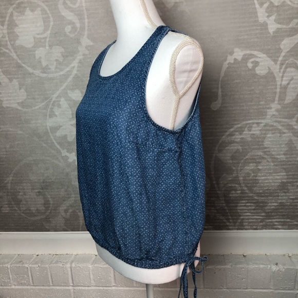 Universal Thread Chambray Sleeveless Top Large - Picture 2 of 5